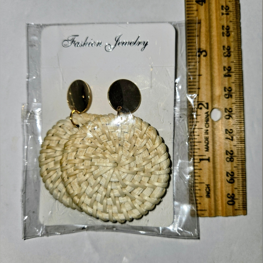 Lightweight Rattan Post Style Fashion Earrings NEW - Picture 6 of 8